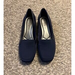 Bandolino navy blue flats women's size 7M